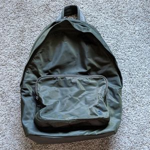 Lululemon Everywhere Backpack in Deep Green
